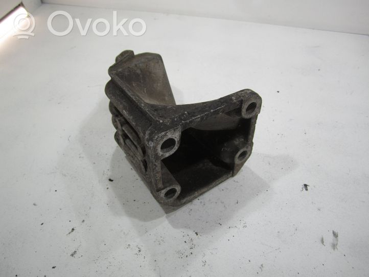 Audi 80 90 B3 Galinio reduktoriaus kronšteinas 893599132