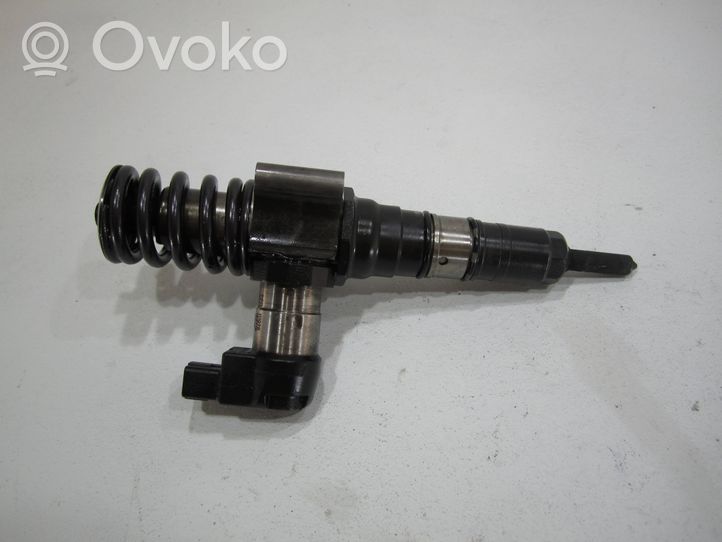 Volkswagen PASSAT B6 Injecteur de carburant 000130073SX