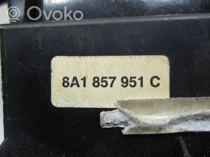 Audi 80 90 S2 B4 Peleninė panelėje 8A1857951C