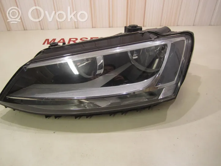 Volkswagen Jetta VI Lampa przednia 17502201