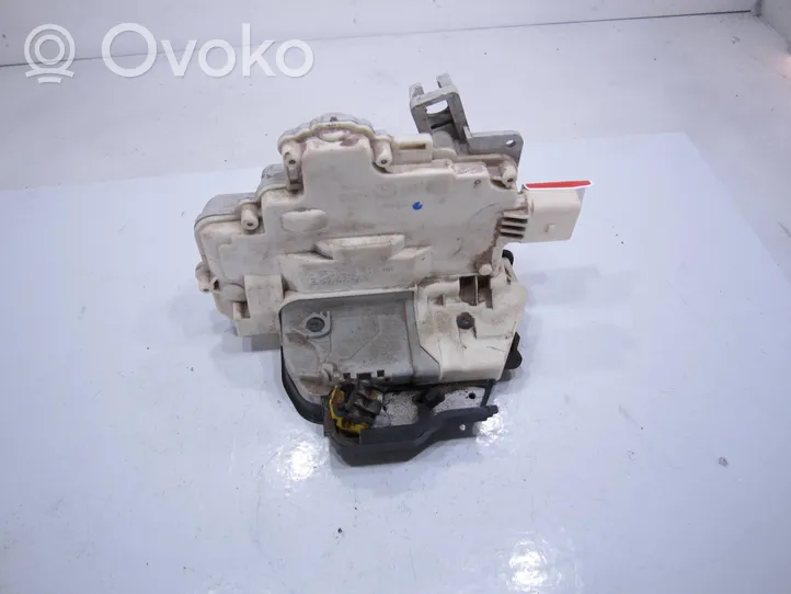 Audi A4 S4 B7 8E 8H Etuoven lukko 8E0839016AA