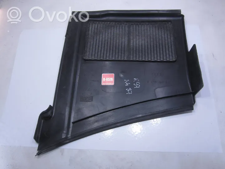 Audi A4 S4 B7 8E 8H Kita variklio skyriaus detalė 8E1819447A