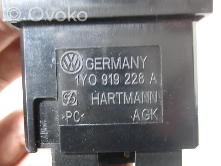 Volkswagen Touran I Interruptor de encendido/apagado del airbag de pasajero 1Y0919228A