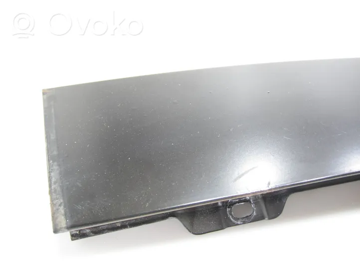 Volkswagen Golf VI Takaoven lasin muotolista 1K5839901D