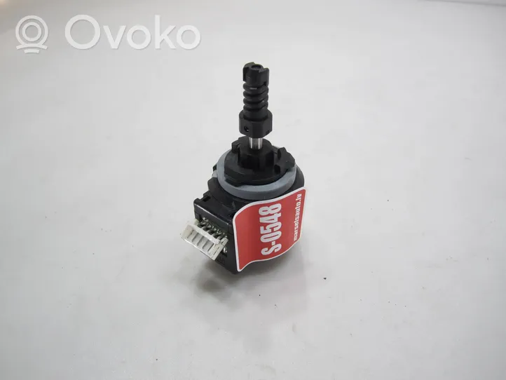 Volkswagen PASSAT B7 Headlight level adjustment motor 89022080