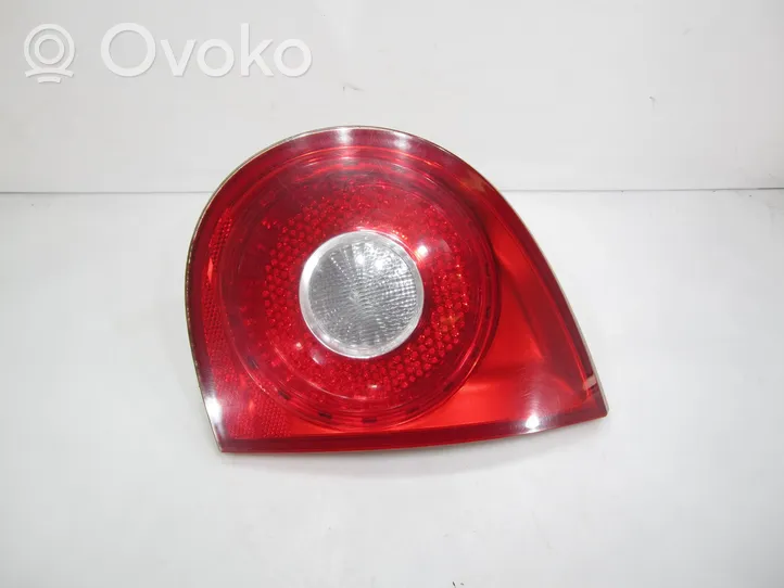 Volkswagen Golf V Lampy tylnej klapy bagażnika 1K6945094E