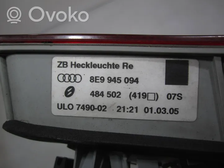 Audi A4 S4 B7 8E 8H Galinis žibintas dangtyje 8E9945094