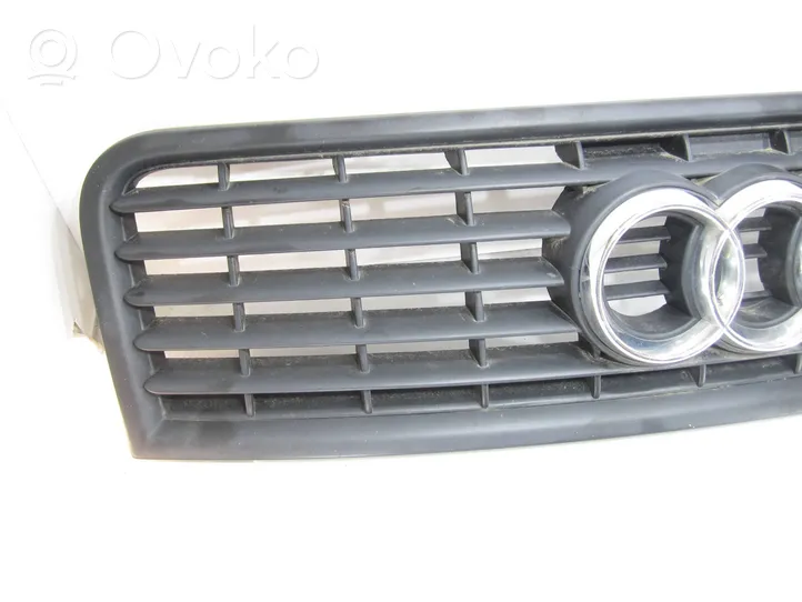 Audi A4 S4 B6 8E 8H Grotelės priekinės 8E0853651F