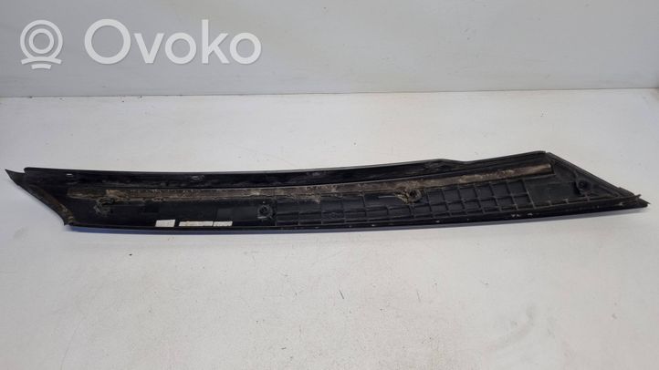 Skoda Fabia Mk2 (5J) Moulure de vitre de la porte avant 5J6853264R