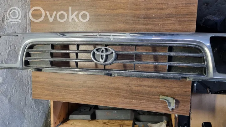 Toyota 4 Runner N180 Grille de calandre avant 