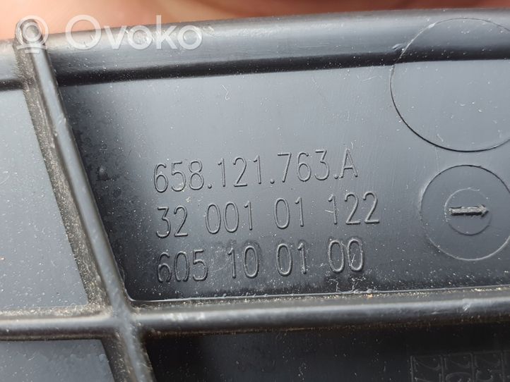 Skoda Kamiq Priekšpusē bampera turētājs 658121763A