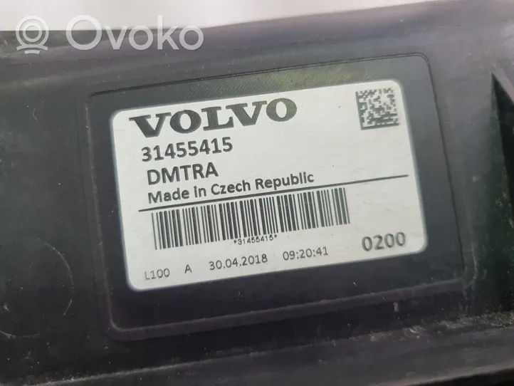 Volvo XC40 Radiatorių apdaila 
