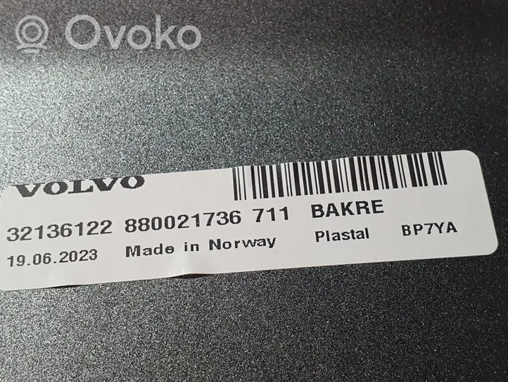 Volvo XC40 Takapuskurin koristemuotolista 32136122