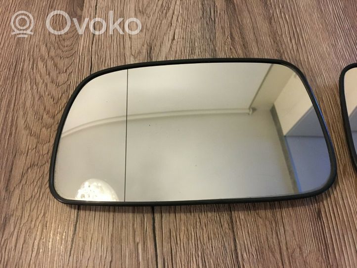 Toyota Avensis T220 Wing mirror glass 3001867