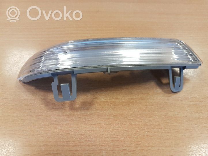 Volkswagen Jetta VI Mirror indicator light 3003101