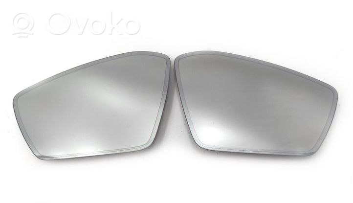 Skoda Superb B8 (3V) Wing mirror glass 3V0857521C
