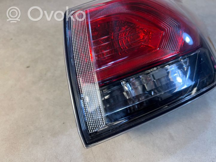 Toyota RAV 4 (XA40) Lampa tylna 81550-42200