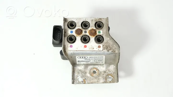 Audi A8 S8 D3 4E Blocco valvola della sospensione pneumatica 4E0616014B