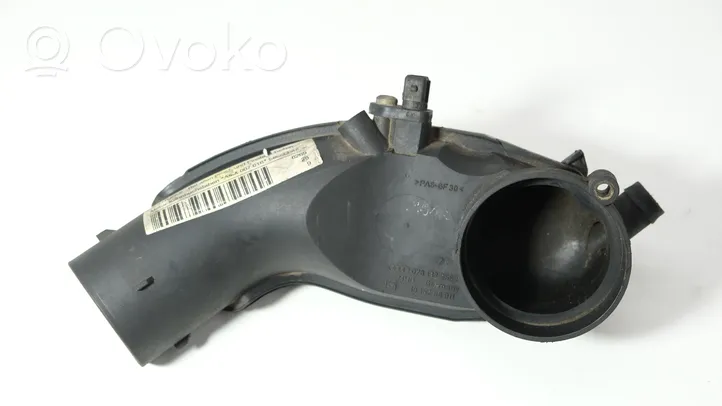 Audi A6 S6 C5 4B Część rury dolotu powietrza 078133356S