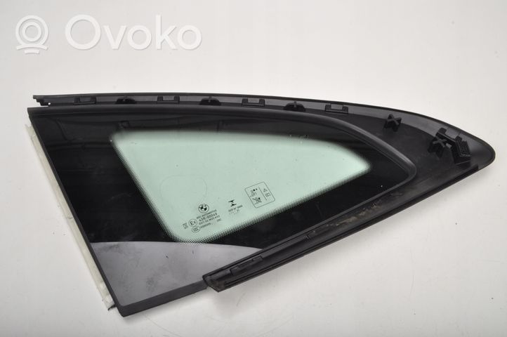 BMW 2 F44 Vetro del deflettore posteriore 7483157