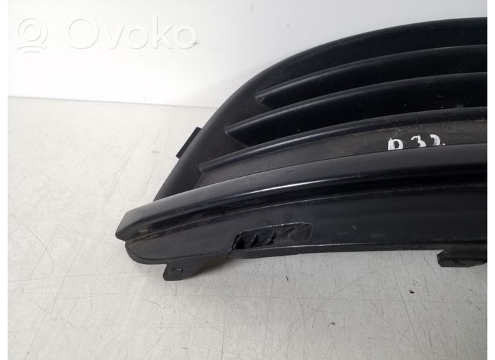 Volkswagen Golf V Etupuskurin alempi jäähdytinsäleikkö 1K0853665G