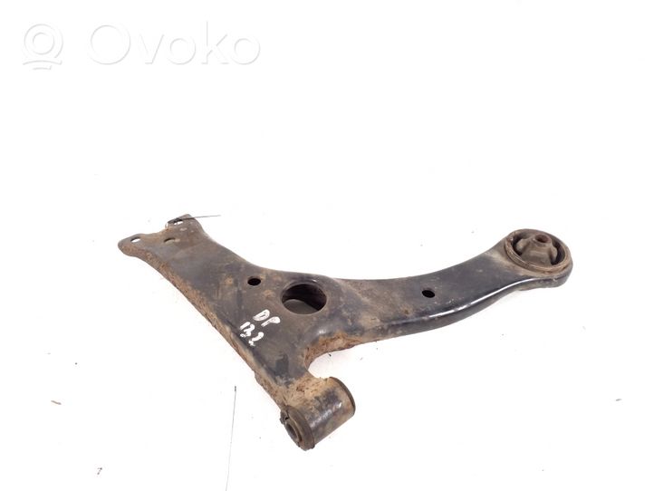 Toyota Corolla E120 E130 Braccio di controllo sospensione anteriore inferiore/braccio oscillante 48068-02080