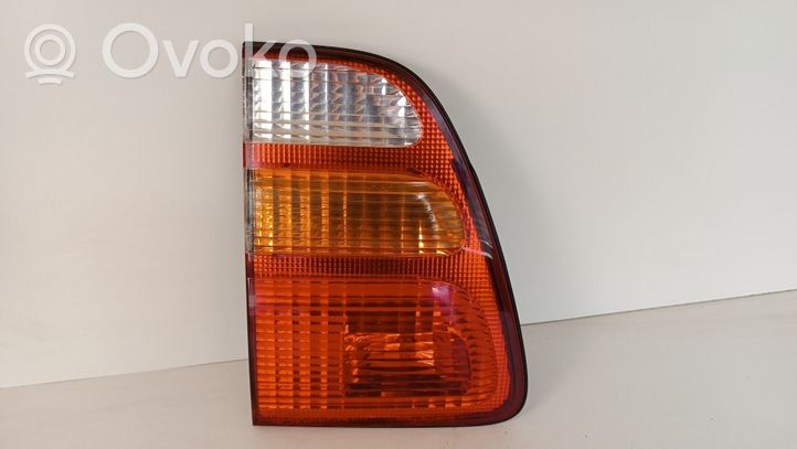 Toyota Land Cruiser (J100) Lampy tylnej klapy bagażnika 