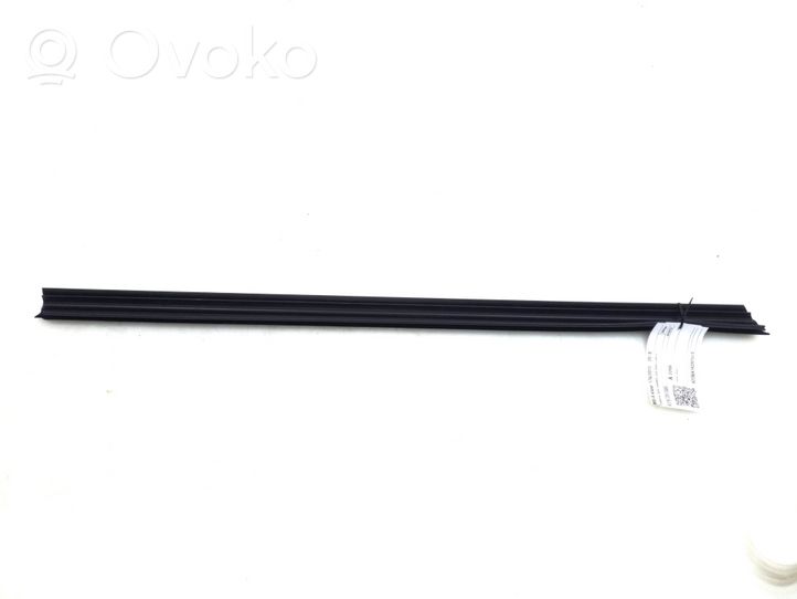 Mercedes-Benz A W176 Moulure/baguette de porte avant A1767251300