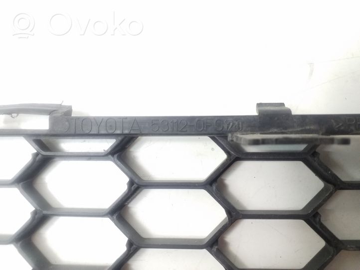 Toyota Corolla Verso AR10 Grille inférieure de pare-chocs avant 531120F020
