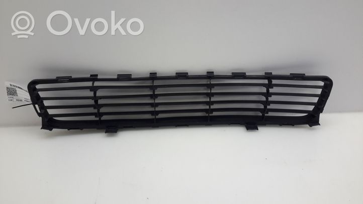 Toyota Auris 150 Etupuskurin alempi jäähdytinsäleikkö 5311202080