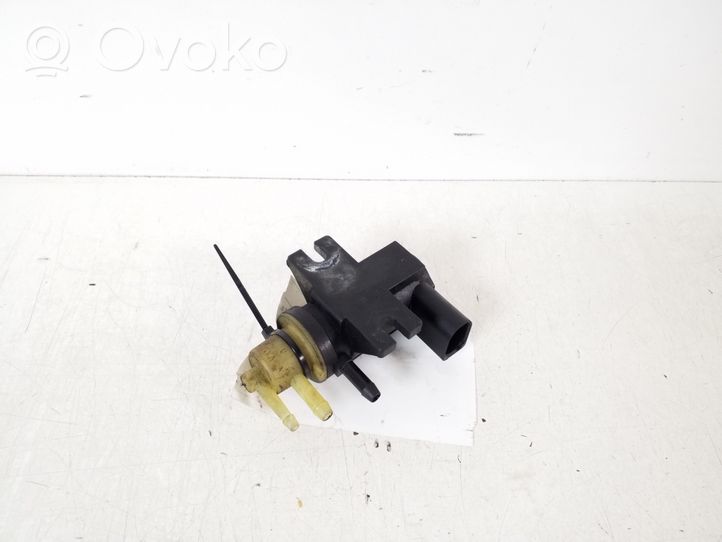 Audi A3 S3 8P Turbolader Druckwandler Magnetventil 1K0906627A