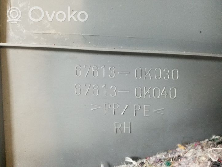 Toyota Hilux (AN10, AN20, AN30) Takaoven verhoilu 67630-0K190