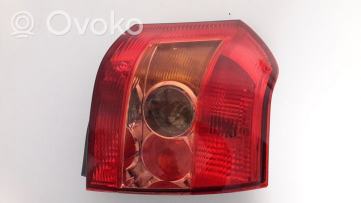 Toyota Corolla E120 E130 Aizmugurējais lukturis virsbūvē 8155102310