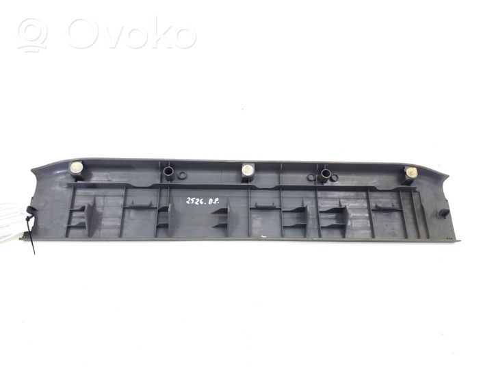 Toyota Hilux (AN10, AN20, AN30) Etuoven kynnyksen suojalista 679130K020