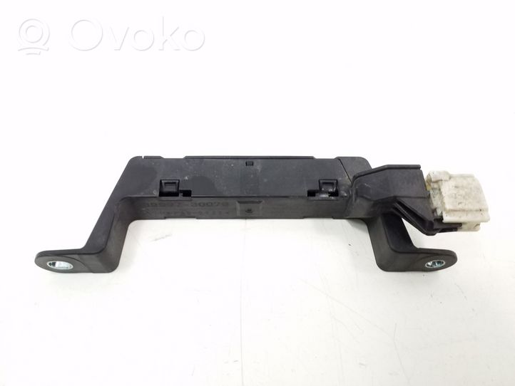 Toyota Auris E180 GPS-pystyantenni 8999730070