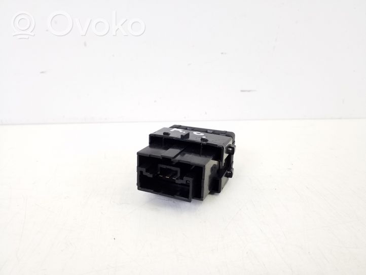 KIA Sportage Seat heating switch 