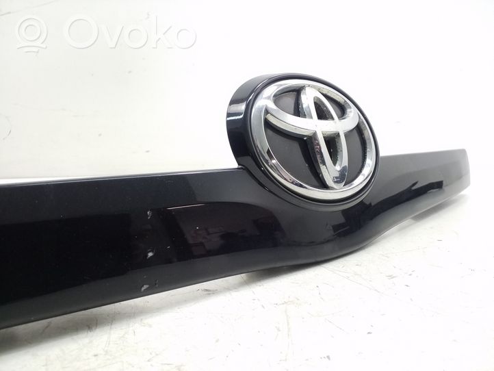 Toyota Verso Luce targa 768110F050