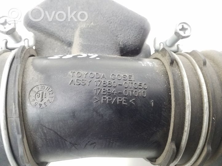 Toyota Auris E180 Część rury dolotu powietrza 178940T010