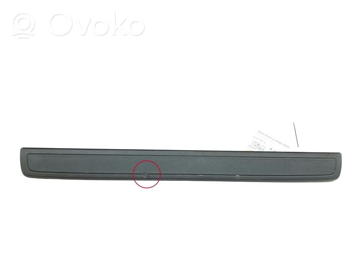 Toyota Verso Garniture marche-pieds avant 679110F010