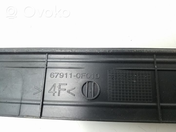 Toyota Verso Copertura del rivestimento del sottoporta anteriore 679110F010