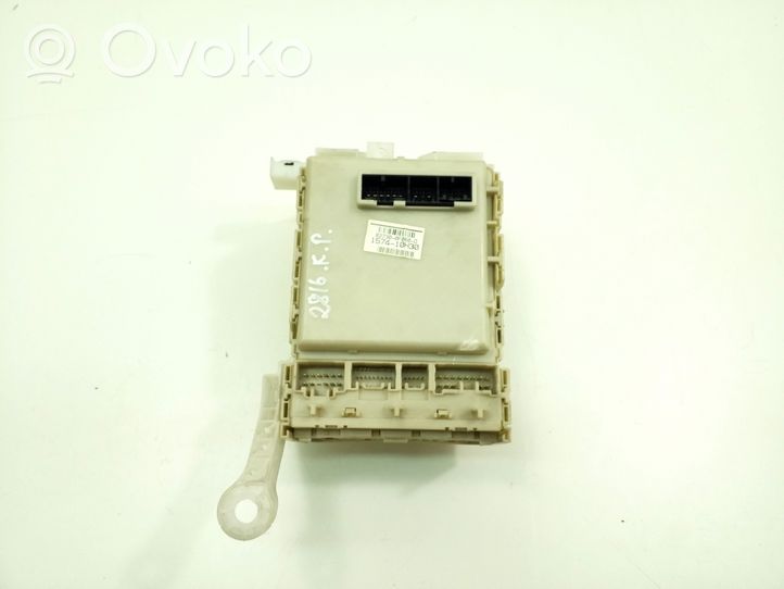 Toyota Verso Module de fusibles 827300F060