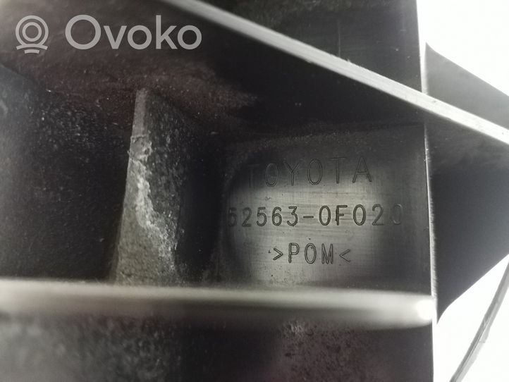 Toyota Verso Takapuskurin kannake 525630F020