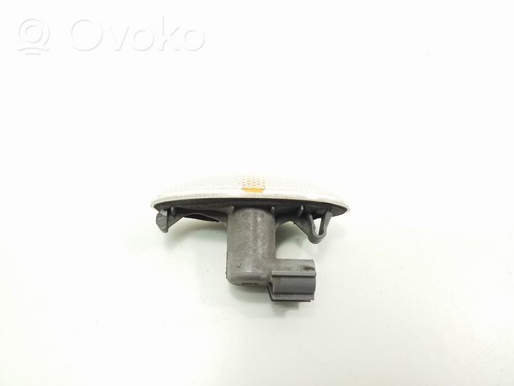 Toyota Verso Etupuskurin suuntavilkku 8173002080