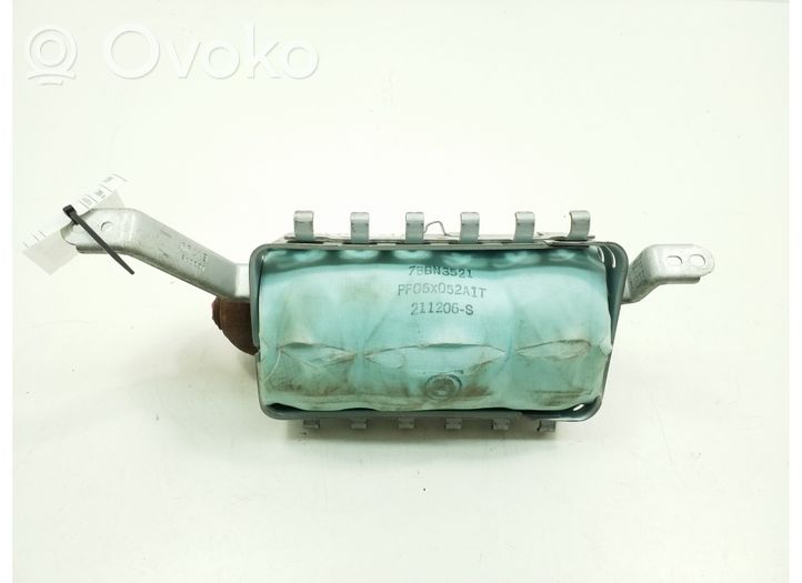 Toyota Land Cruiser (J120) Keleivio oro pagalvė 7396060100