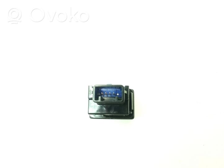 Toyota RAV 4 (XA40) Przełącznik / Przycisk otwierania klapy bagażnika 8493042051