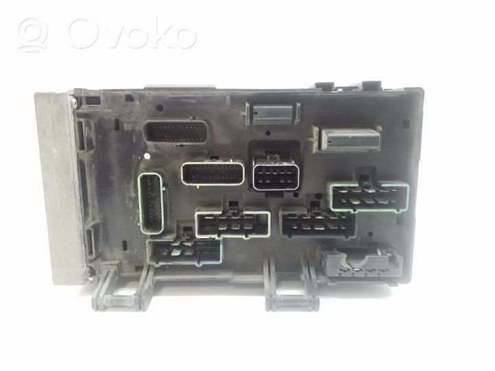 Chrysler Town & Country IV Module de fusibles 5144579AB