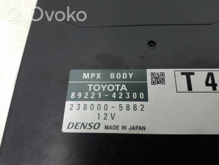 Toyota RAV 4 (XA40) Saugiklių blokas 8273042821