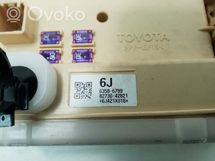 Toyota RAV 4 (XA40) Ramka / Moduł bezpieczników 8273042821