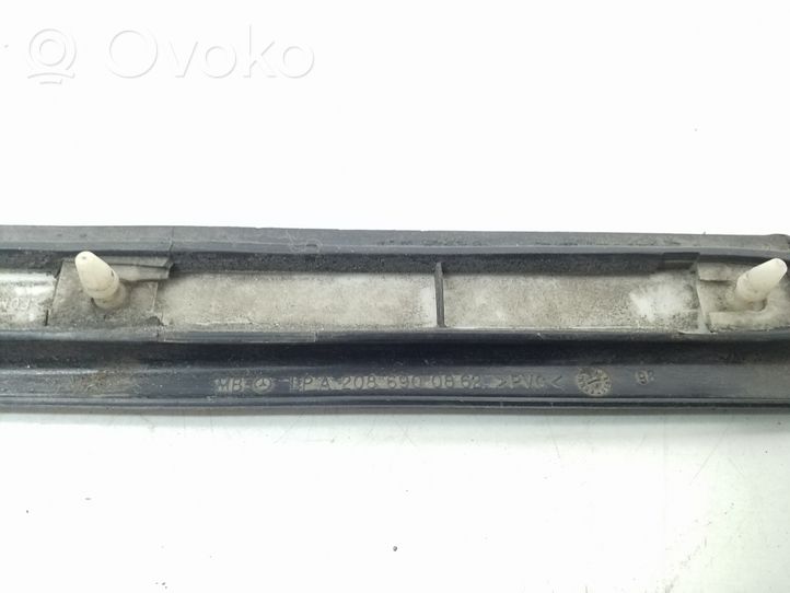 Mercedes-Benz CLK A208 C208 Moulure, baguette/bande protectrice d'aile A2086900862