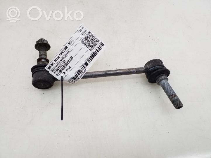 Mercedes-Benz ML W164 Stabilisateur avant lien, barre anti-roulis A1643202132